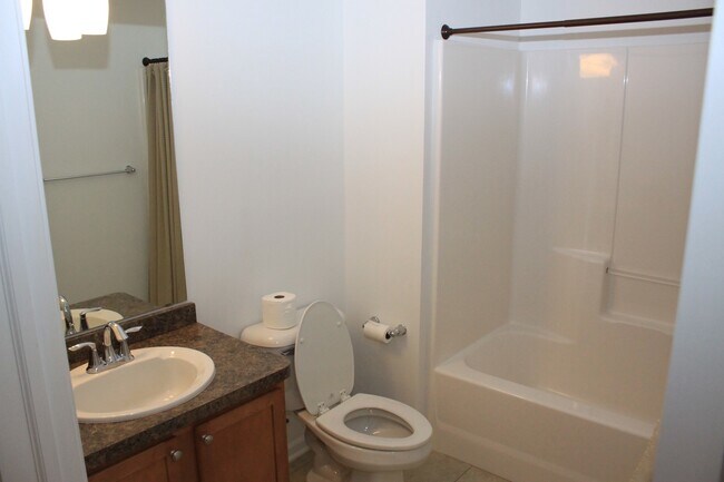 Building Photo - Located in the Detroit-Shoreway Area