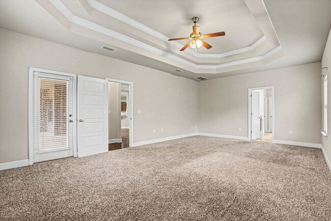 Building Photo - SPACIOUS AND CONVENIENT COMMUTE!