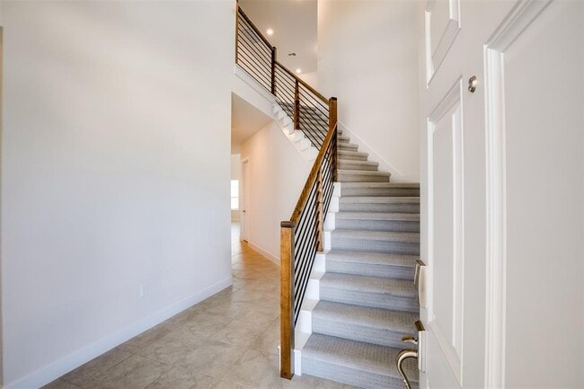 Building Photo - 12706 Bloomington Dr