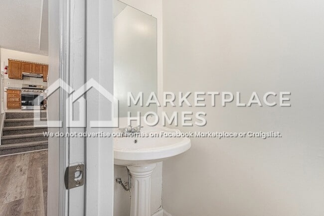 Building Photo - 525 Allana Dr