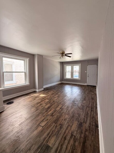 Building Photo - 2832 W 6th St