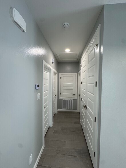 Building Photo - 1803 W Violet Dr