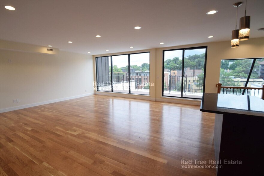 Building Photo - 1614 Beacon St