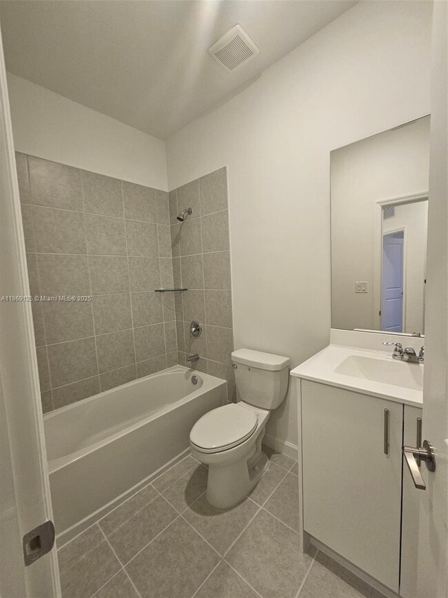 Building Photo - 2785 SE 25th Ave