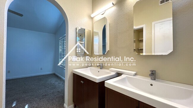 Building Photo - 8943 Cypress View Way