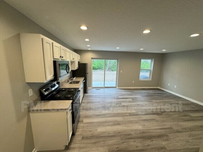 Building Photo - 205 Bruns Dr