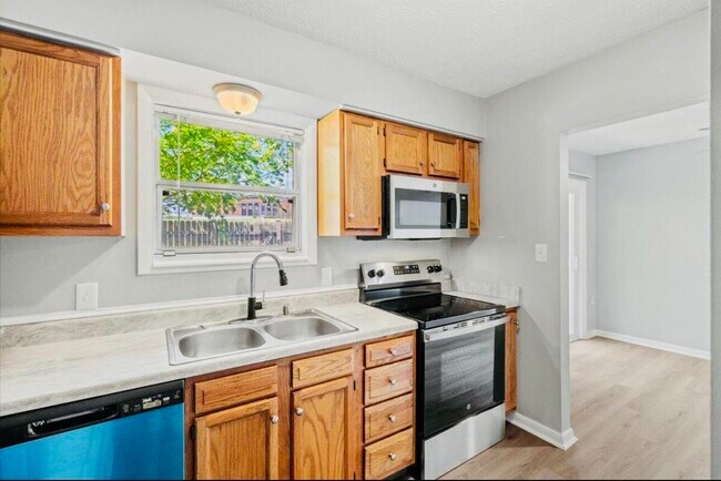 Building Photo - 3500 Warwick Dr