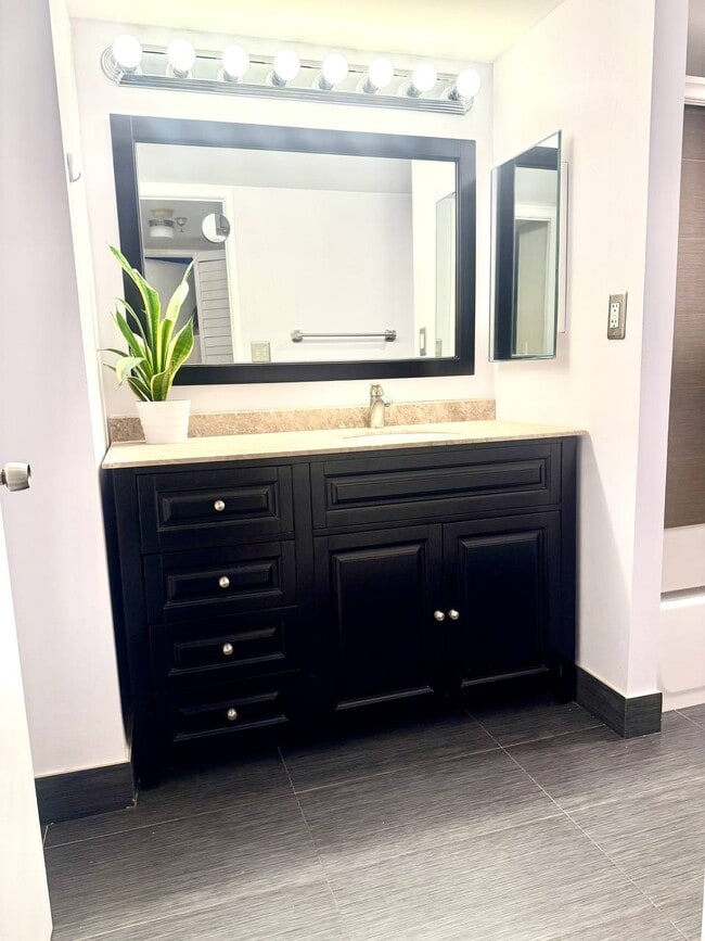 Building Photo - 290 174th St