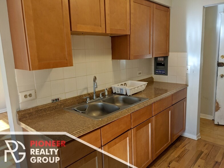 Building Photo - 502 W Briar Pl