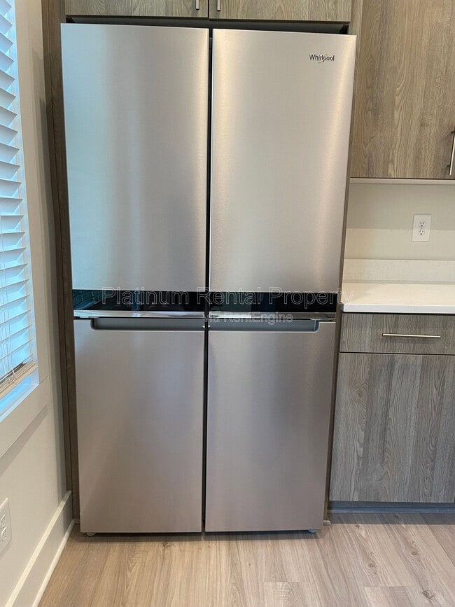 Building Photo - 146 Color Cir