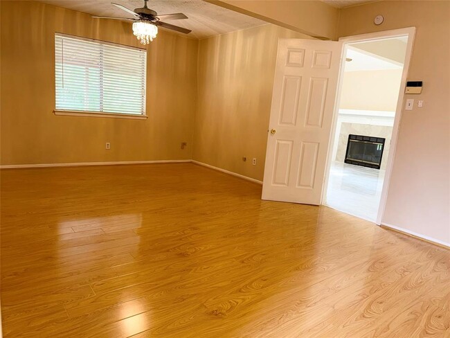 Building Photo - 10202 Hollow Canyon Dr