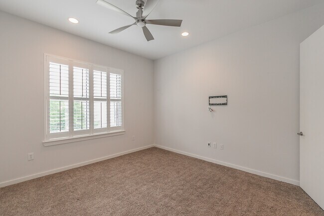 Building Photo - 2608 Museum Way