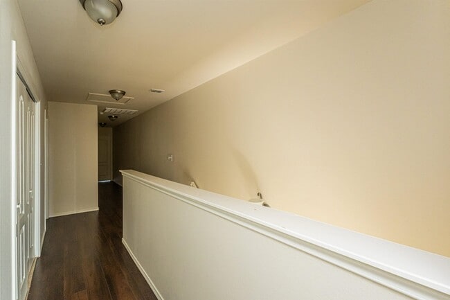 Building Photo - 108 Niagara Dr.