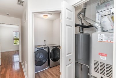 Building Photo - 593 Springbrook Trl N