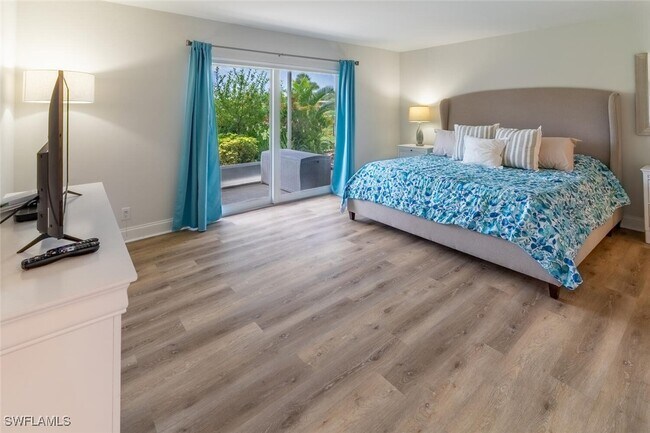 Building Photo - 96 Glades Blvd
