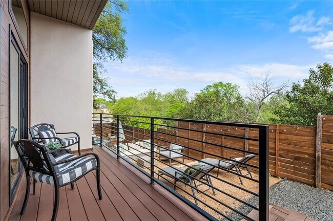 Building Photo - 4400 Mt Vernon Dr