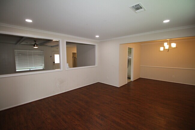 Building Photo - 8207 Sharpcrest St