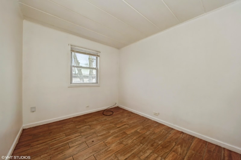 Building Photo - 8637 S Ingleside Ave