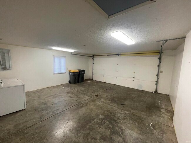 Building Photo - 1608 S Highland Ave