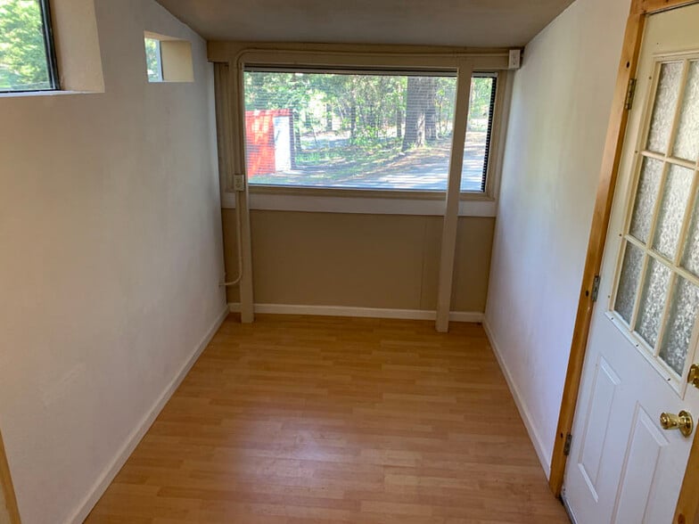Building Photo - 6604 Ridgeway Dr