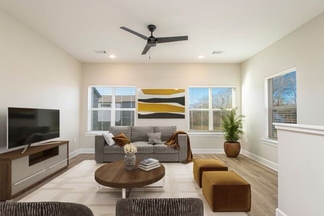 Building Photo - 2 Bed 2 Bath 2 Car Garage Townhome in Rock...
