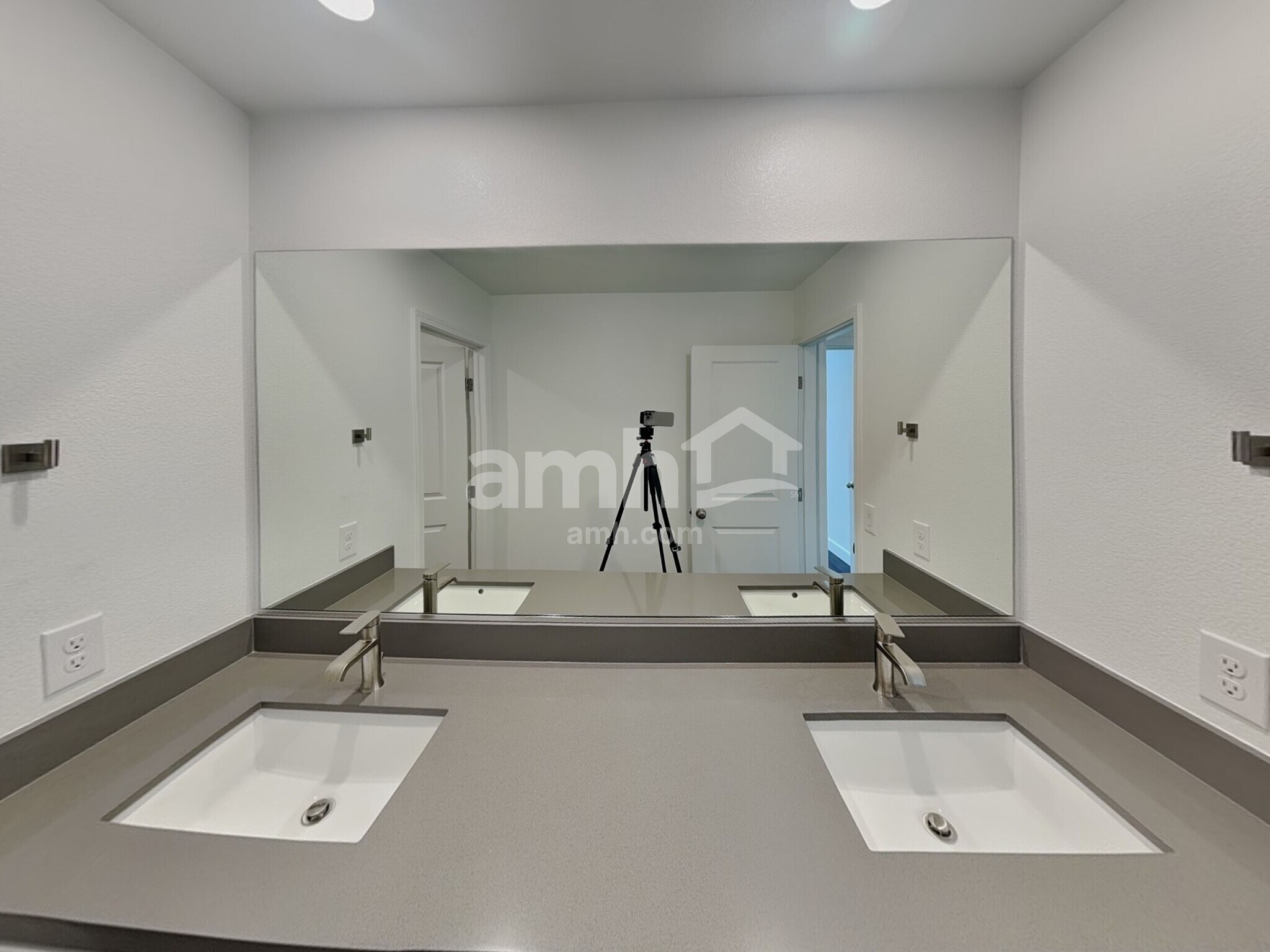 Building Photo - 8882 Carmine Cob Ave