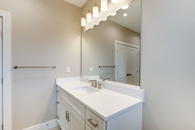 Building Photo - 2211 Farougi Ct