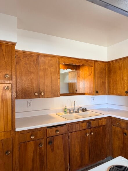 Building Photo - 539 W Crest Dr