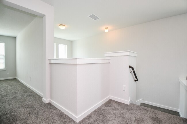 Building Photo - 7542 Coral Ter Dr