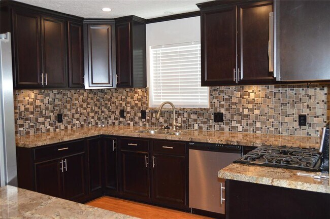 Building Photo - 3114 Greenridge Dr