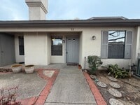 Building Photo - AVAILABLE NOW 2 BEDROOM 2 BATH TOWNHOME IN CLEBURNE