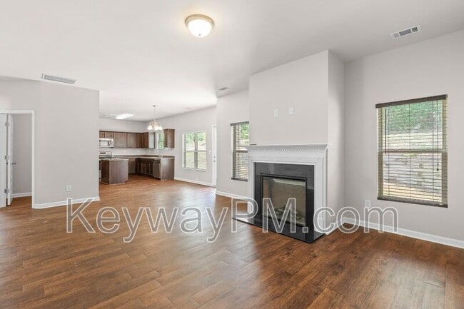 Building Photo - 3013 Spring Creek Dr