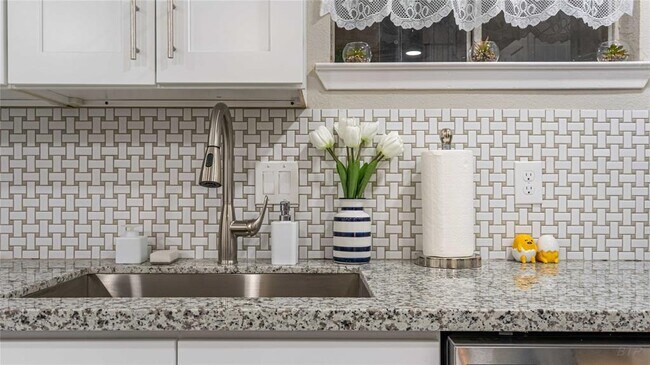 Building Photo - 8110 Albacore Dr