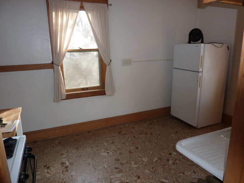 Building Photo - 1752 Shields Ave
