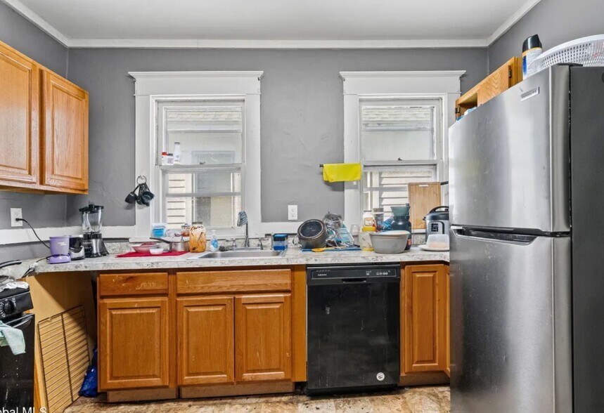 Building Photo - 569 Washington Ave