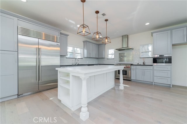 Building Photo - 146 E 18th St