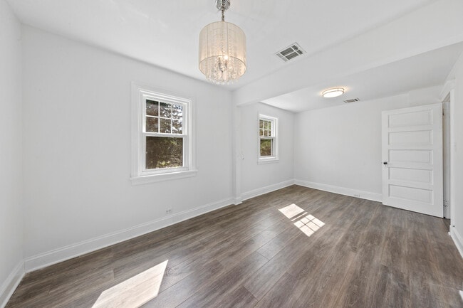 Building Photo - 56 E Madison Ave