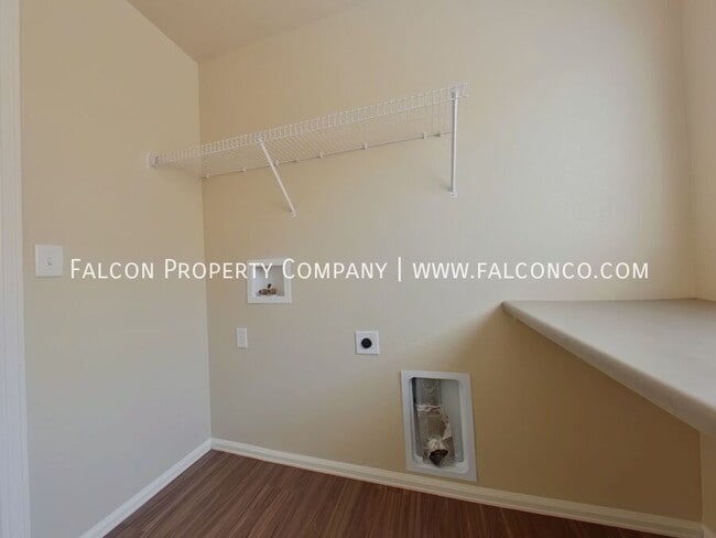 Building Photo - 6224 Saddlebred Way