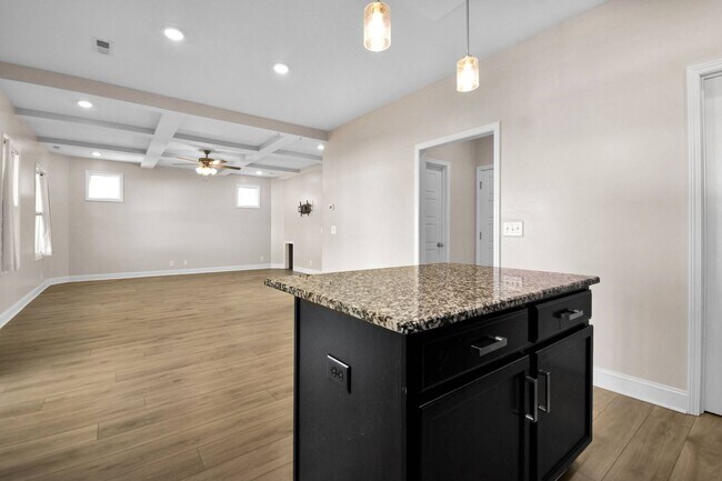 Building Photo - Pet Friendly Three Bedroom!