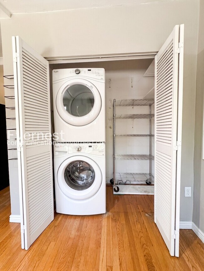 Building Photo - 2-Bed/1-Bath Home/Available Now!