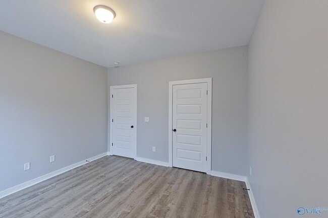 Building Photo - 433 White Oak Cir