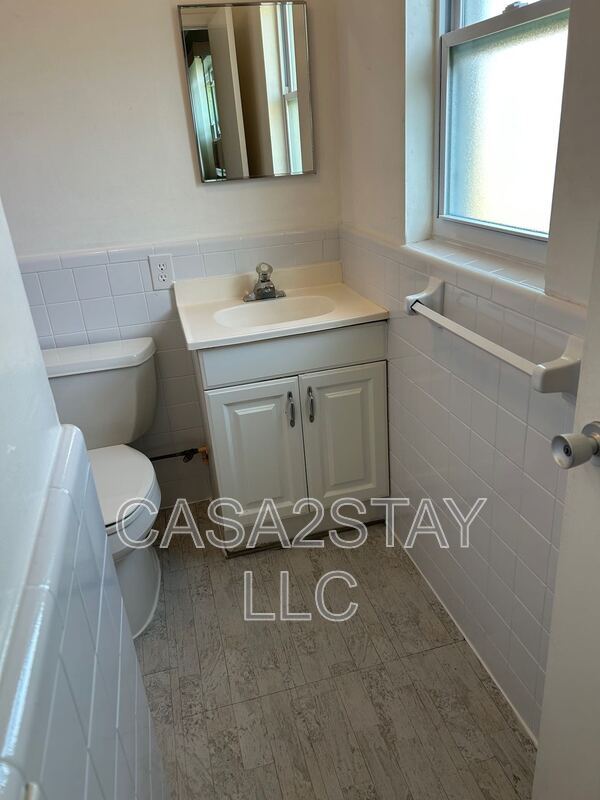 Building Photo - 4917 Vincennes St