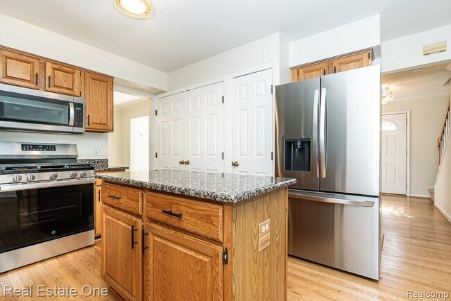 Building Photo - 619 Whitney Dr