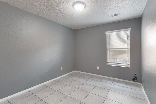 Building Photo - 1131 Desert Sunflower Dr NE