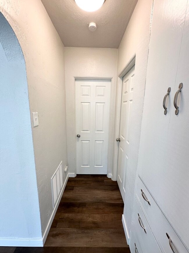 Building Photo - Adorable remodeled in 2023 2 bedroom 1 bathroom duplex available soon!