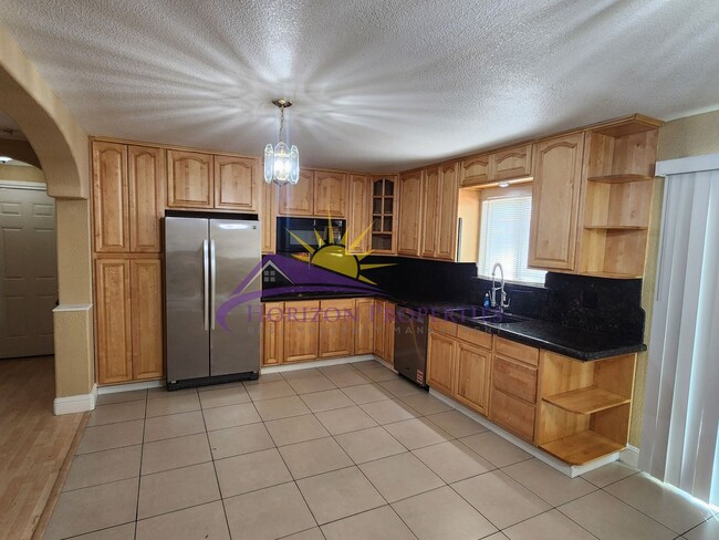 Building Photo - Open 4 Bed 2 Bath 1,660 Sq. Ft. in Citrus ...