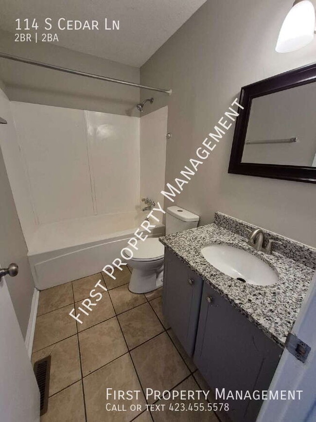 Building Photo - 114 S Cedar Ln