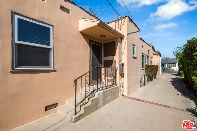 Building Photo - 4418 Brunswick Ave