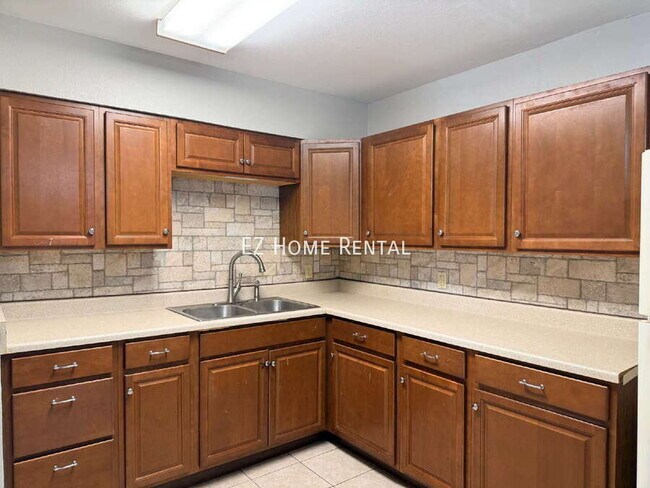 Building Photo - 2102 5th Ave N