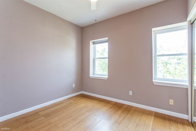 Building Photo - 4 br, 2 bath Triplex - 1745 WILLINGTON ST ...